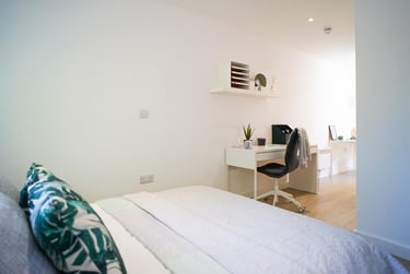 1 bed studio, Orme Road, Cross Heath, Newcastle under Lyme, ST52FB - Image 1